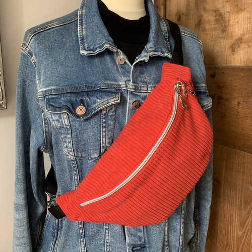 Sac banane en velours rouge