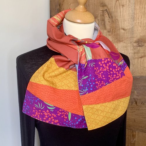 Echarpe en tissus orange, mauve et jaune