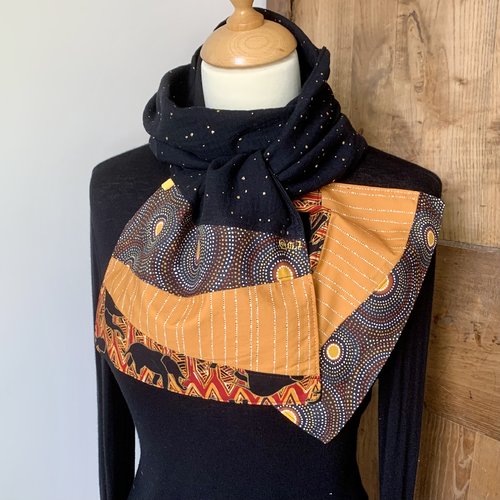 Echarpe noire, dorée et orange