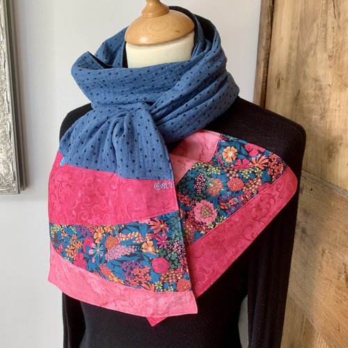 Echarpe rose et bleu à pois