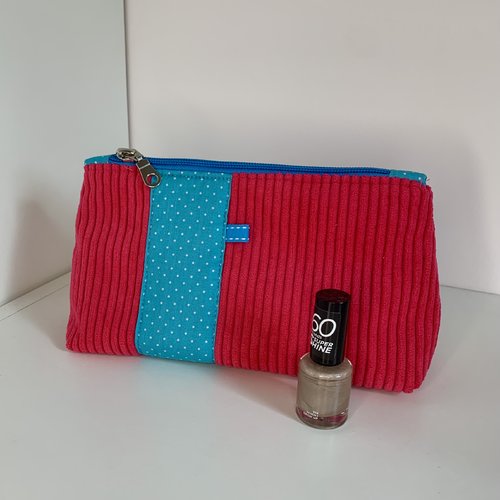 Trousse en velours rose et tissu bleu à pois blancs