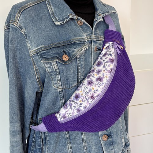 Sac banane en velours mauve et fleuri