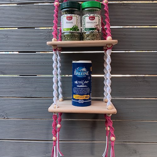 Étagère en bois macramé fuchsia et blanc