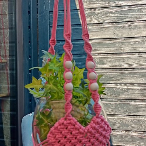 Suspension pour plante en macramé rose modèle coeur