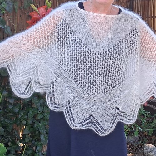 Poncho mohair et soie blanc cassé