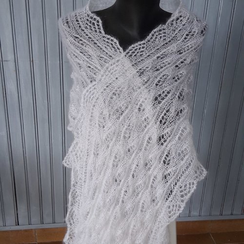 Etole  blanche soie et mohair tricotée mains