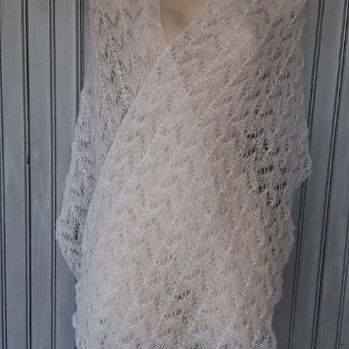 Etole blanc cassé  soie et mohair tricotée mains