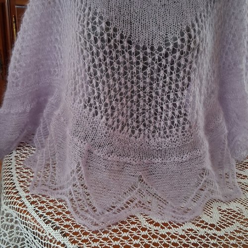 Poncho soie et mohair brume violette tricotee