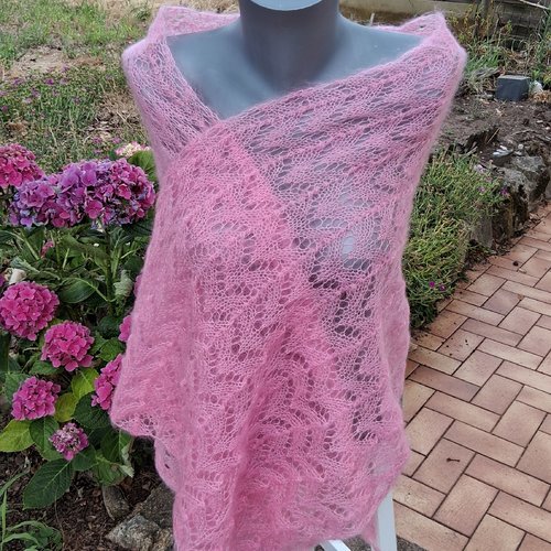 Etole soie et mohair glace à la fraise tricotee mains