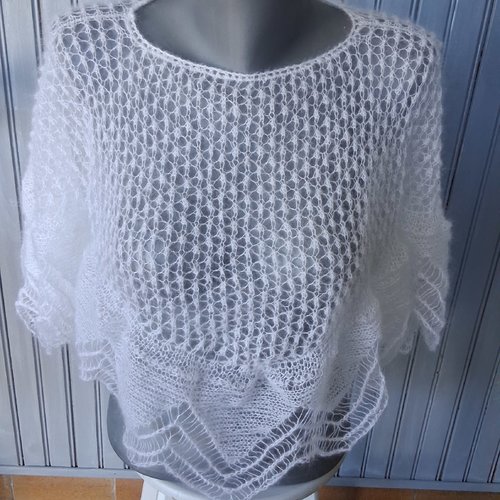 Cape blanche soie et mohair tricotée mains