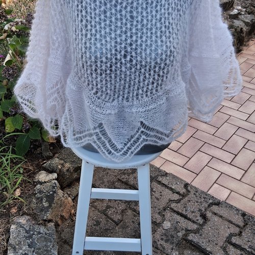 Cape mohair et soie craie tricotee mains