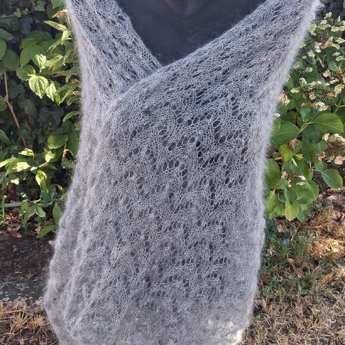 Etole soie et mohair gris acier tricotee mains