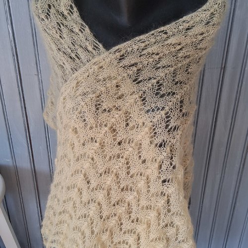 Etole soie et mohair jaune tricotee mains