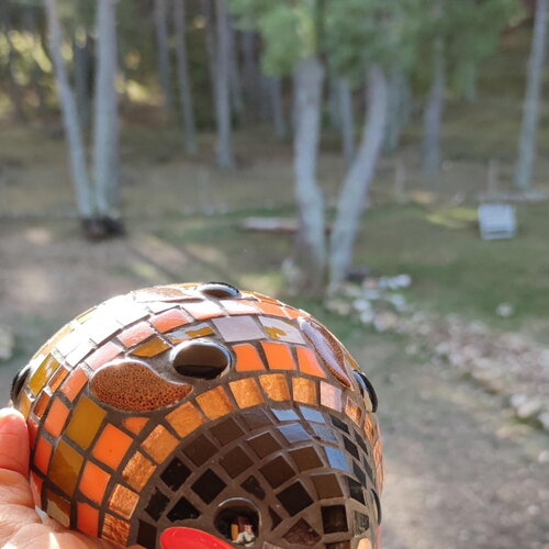 Coccinelle orange en mosaïque- sculpture extérieur