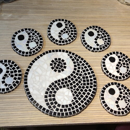 Dessous de plat et dessous de verre en mosaïque yin yang