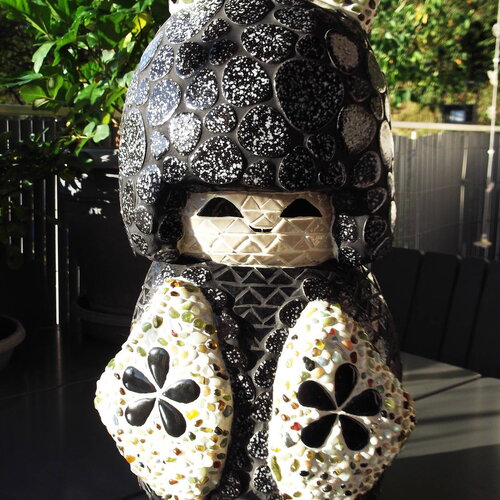 Sculpture mosaïque poupée japonaise– art déco fait main en mosaïque  – pièce unique pour intérieur