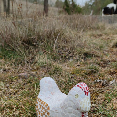 Kit mosaïque poule blanche. kit mosaïque volume. kit de mosaïque 3d. kit cocotte en mosaïque a faire soi-même. kit créatif artisanal