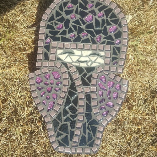 Petite poupée japonaise en mosaïque violet et noir