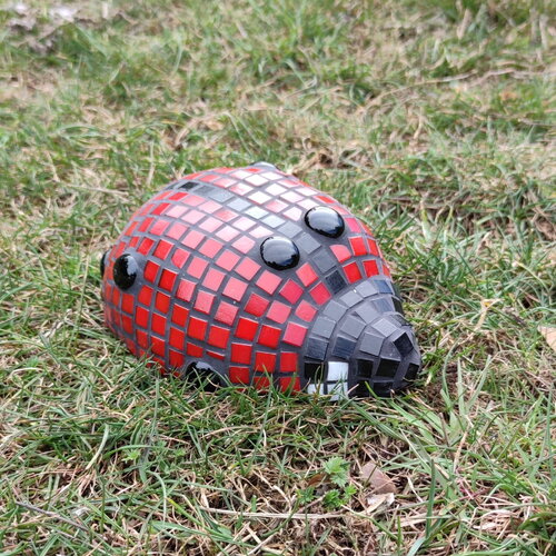 Kit mosaïque coccinelle. kit mosaïque volume. kit de mosaïque 3d. kit coccinelle en mosaïque a faire soi-même. kit créatif artisanal