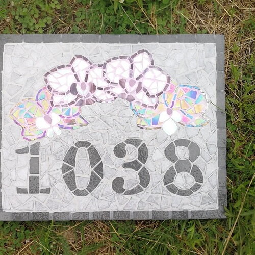 Plaque de maison orchidée en mosaïque