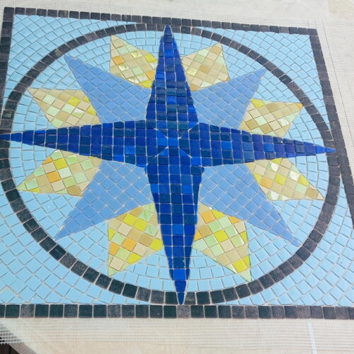 Mosaïque piscine rose des vents sur filet  sur commande