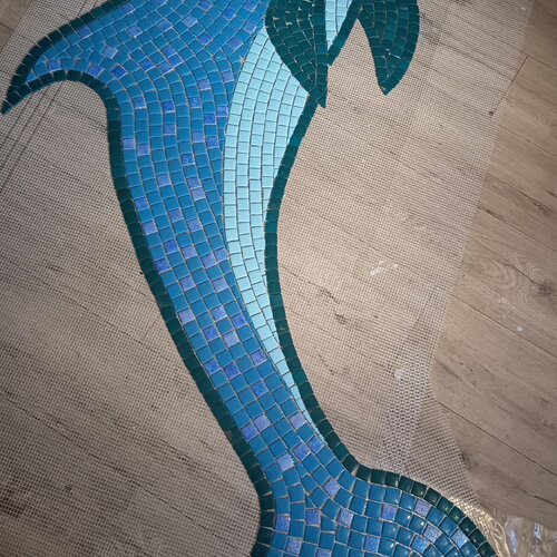 Dauphin mosaïque emaux de verre pour piscine sur commande  (sans ombre)