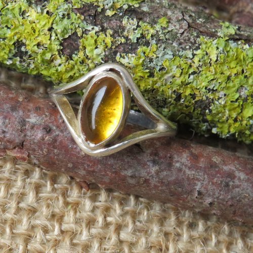 Bague en argent sertie ambre