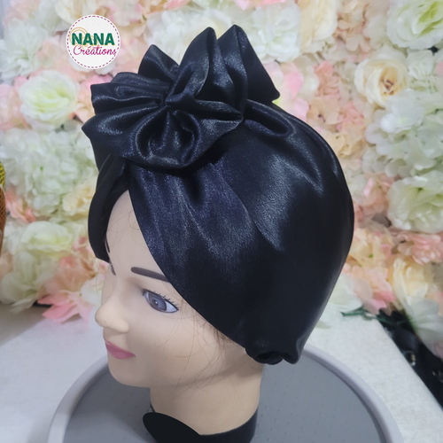 Bonnet turban noir en satin avec nœud – fait main