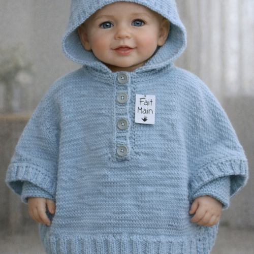 Poncho bleu clair 12-18 mois pour la taille