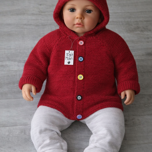 Veste à capuche en taille 12 mois.