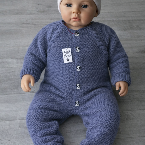 Combinaison d’une jolie couleur en taille 6 mois