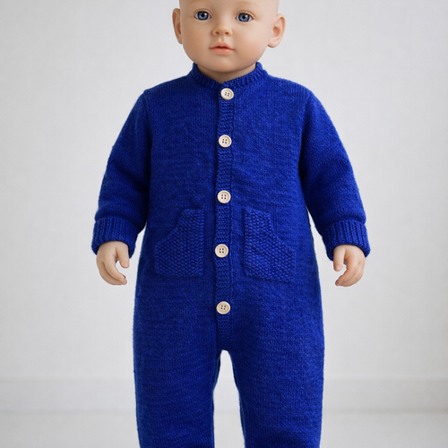 Combinaison bleu en taille 12-18 mois.