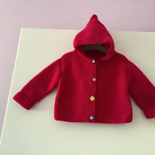 Veste à capuche en taille 12 mois.