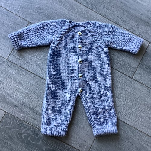 Combinaison en taille six mois