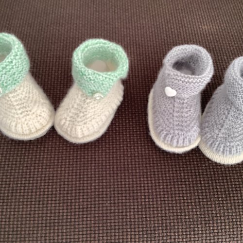 Chaussons bébé écru-vert et gris clair -écru