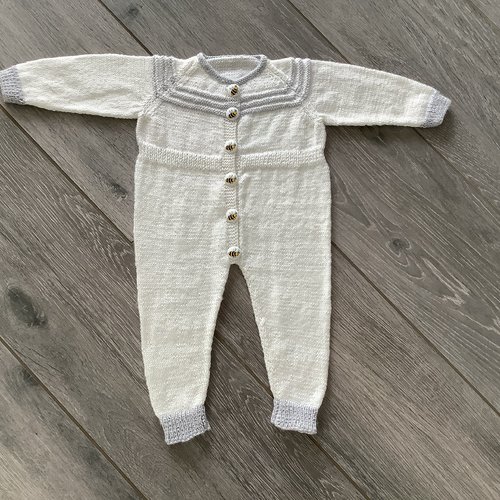 Combinaison en taille 3-6 mois