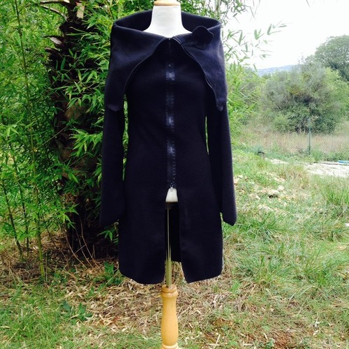 Manteau veste zippée poche polaire noire tout à l'envers Manteau veste zippée poche polaire aubergine tout à l