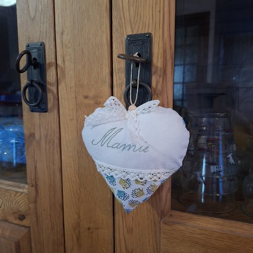 Coeur brodé main mamie