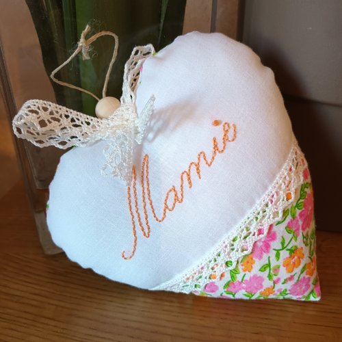 Coeur brodé mamie