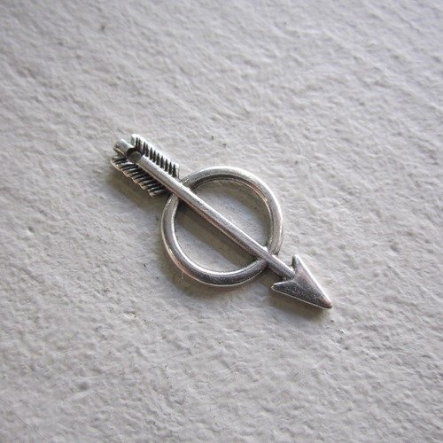 Perle passant cuir plat de 10 mm, flèche dans cible 