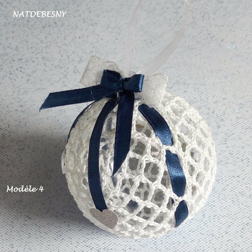 Boule de noël personnalisée blanc et bleue