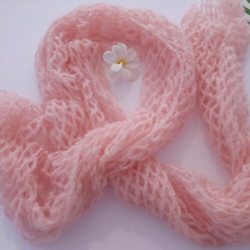 Grande écharpe au crochet mohair et soie rose