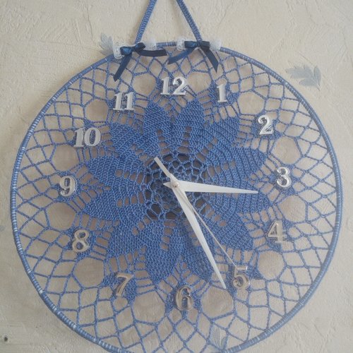 Horloge murale bleue au crochet 30 cm de diamètre
