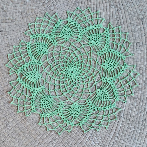 Napperon au crochet diamètre 30 cm vert printanier