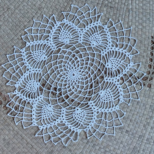 Napperon blanc au crochet diamètre 30 cm