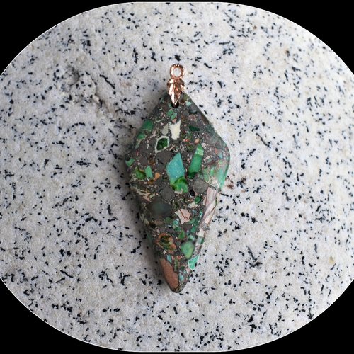 Pendentif jaspe sédiments de mer vert et brun - losange de 53 x 25 x 7 mm, pierre fine - bélière "feuille" or antique