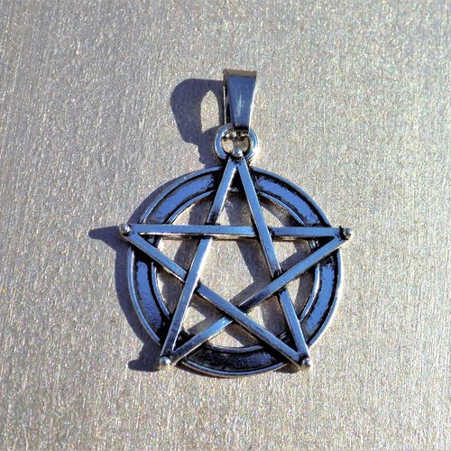 Pendentif pentacle - pentagramme  protection, filigrane argenté avec bélière de 35 x 27 x 2,5 mm
