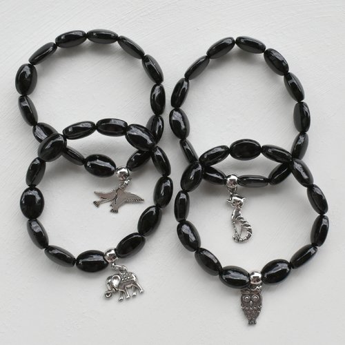 Bracelet d'agate noire perles ovales 13 x 9 mm avec breloque oiseau, chouette, éléphant et chat - stretch cristal - (x 1 unité)
