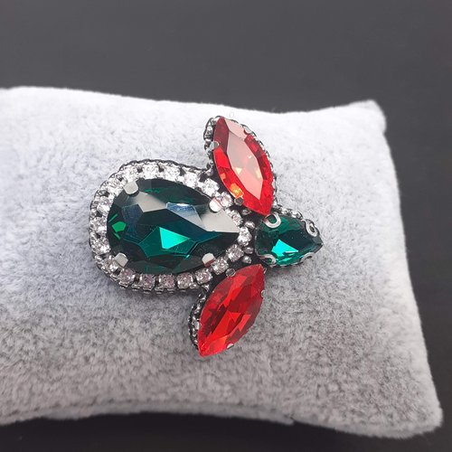 Broche insecte vert et rouge brodée - 3,5cm x 3,5cm
