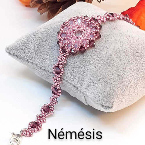 Bracelet némésis mauve et argent